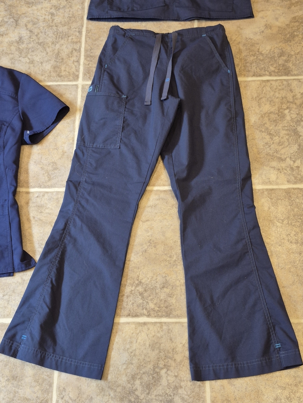 Lot Of 3 Scrubs For Women Size XS, 2 Tops And A Pair Of Pants - Picture 2 of 7
